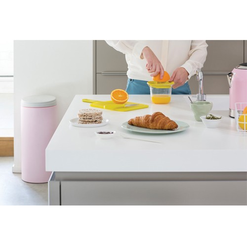 Mechaninė sulčiaspaudė Brabantia TASTY COLOURS, 500 ml