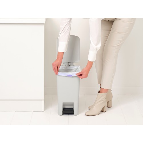 Šiukšlių dėžė su pedalu Brabantia StepUp, šviesiai pilkos sp., 16 l