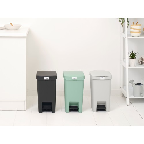 Šiukšlių dėžė su pedalu Brabantia StepUp, tamsiai pilkos sp., 16 l