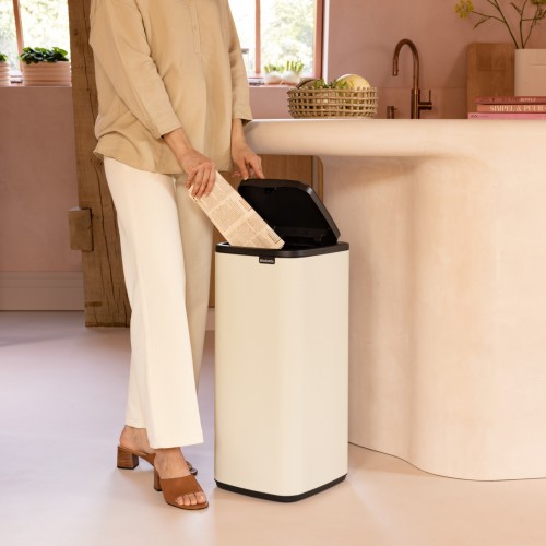 Šiukšlių dėžė Brabantia Bo Touch, smėlio sp., 30 L